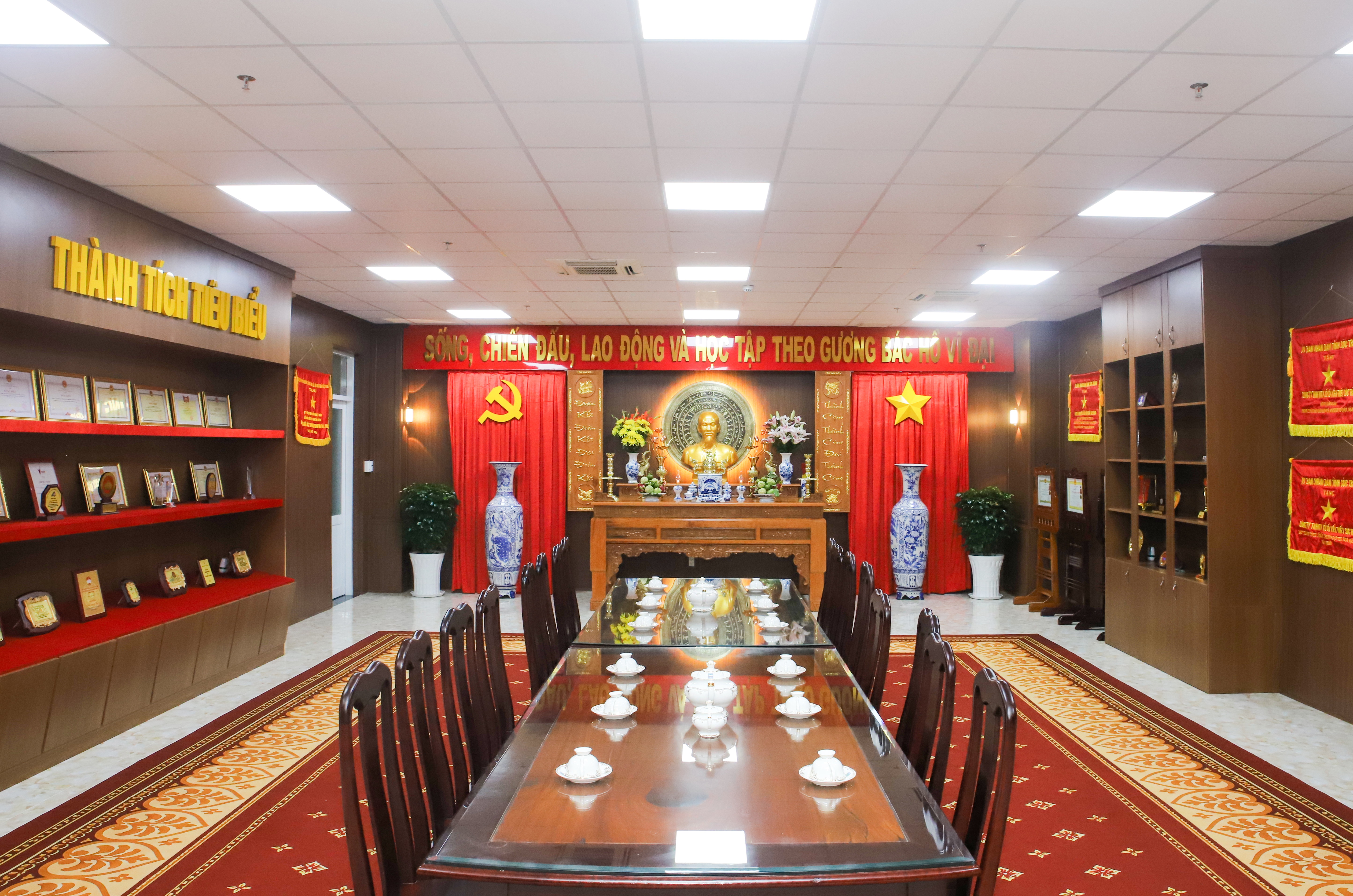 CÔNG TY TNHH MTV XỔ SỐ KIẾN THIẾT SÓC TRĂNG TỔ CHỨC LỄ DÂNG HƯƠNG CHỦ TỊCH HỒ CHÍ MINH VÀ KHÁNH THÀNH PHÒNG TRUYỀN THỐNG